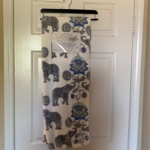 Kitt and Layla Luxury Plush Throw, NWT